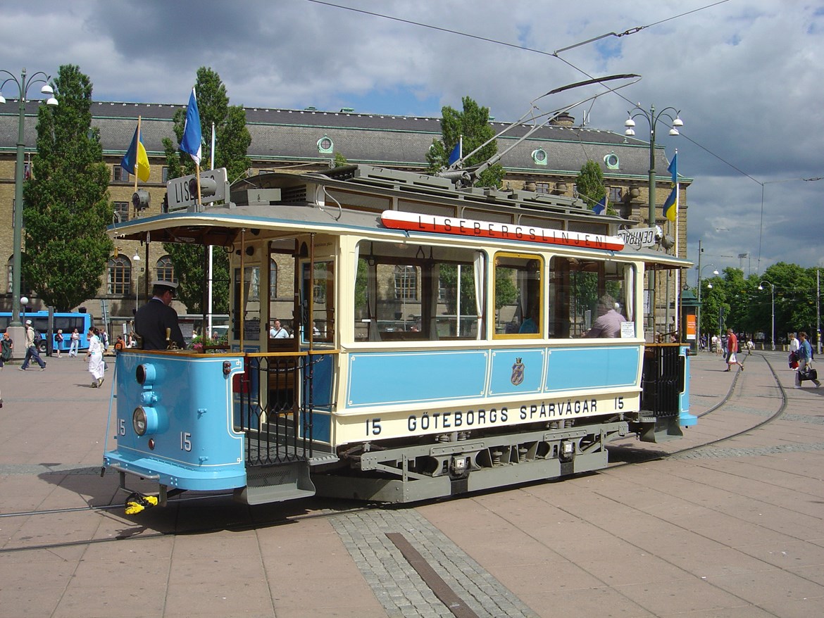 Waiting for departure at Drottningtorget (Central Station)
