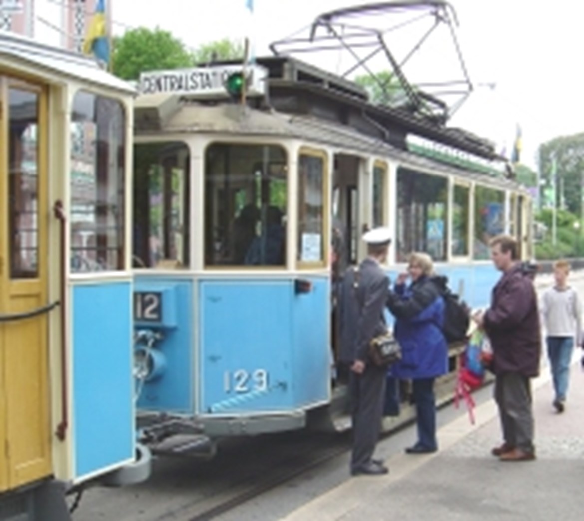 Tramcar 129 with trailer 240 at Liseberg