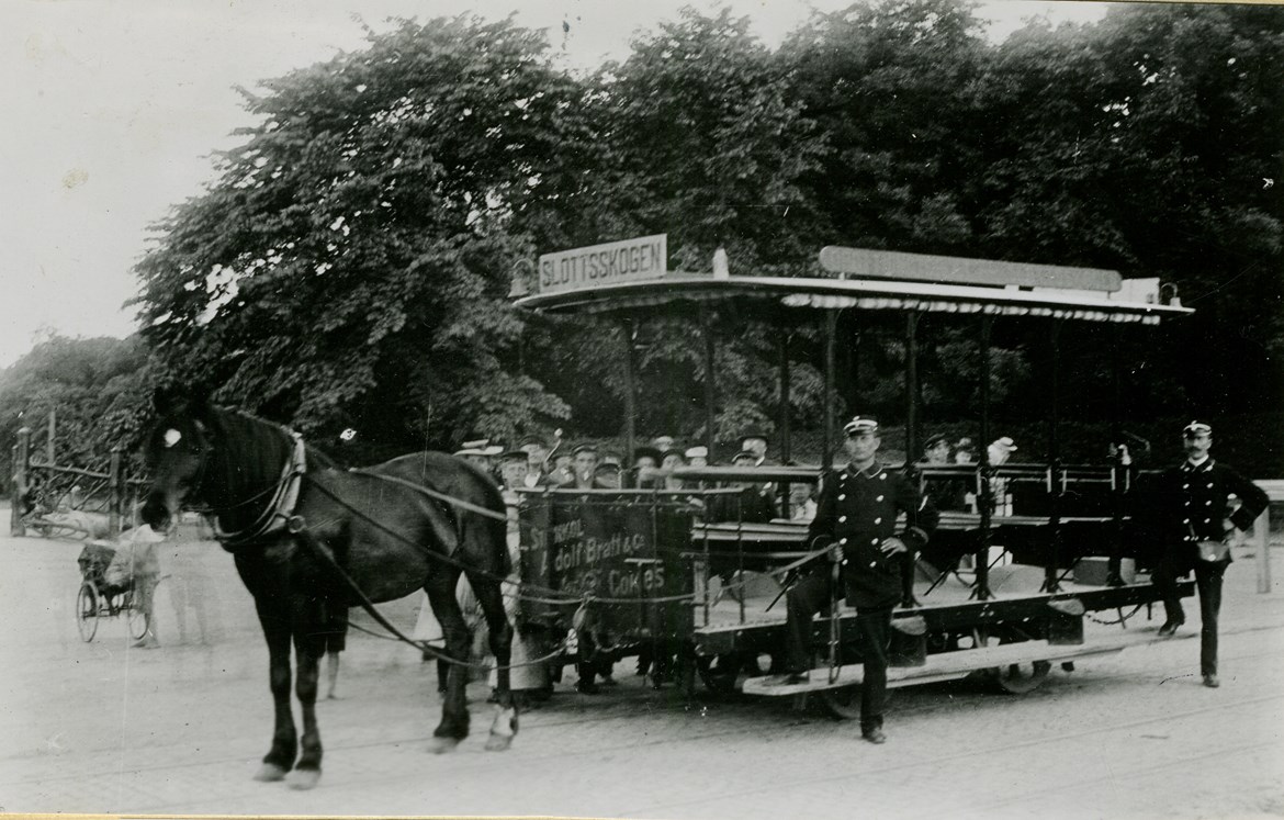 Öppen hästspårvagn vid Slottsskogen