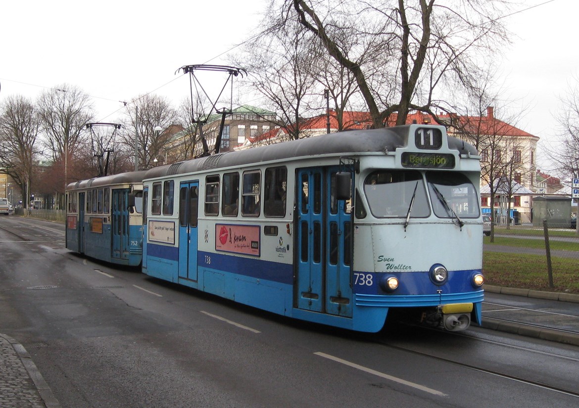 M28 nr 738 i designfärgen från 1976